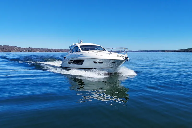  Yacht Photos Pics 2016 Sea Ray Sundancer 510 cruising on a clear blue lake.