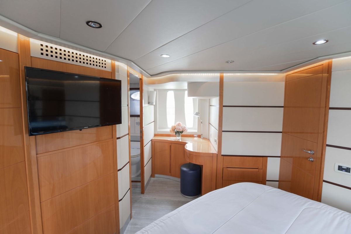 2008 Pershing 62 