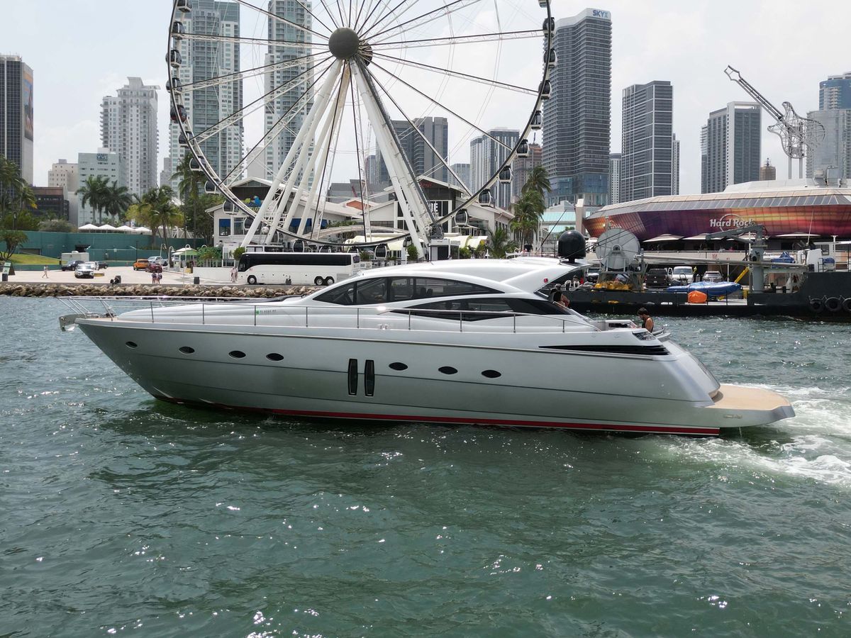 2008 Pershing 62 