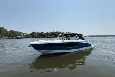 Cruisers Yachts 38 GLS