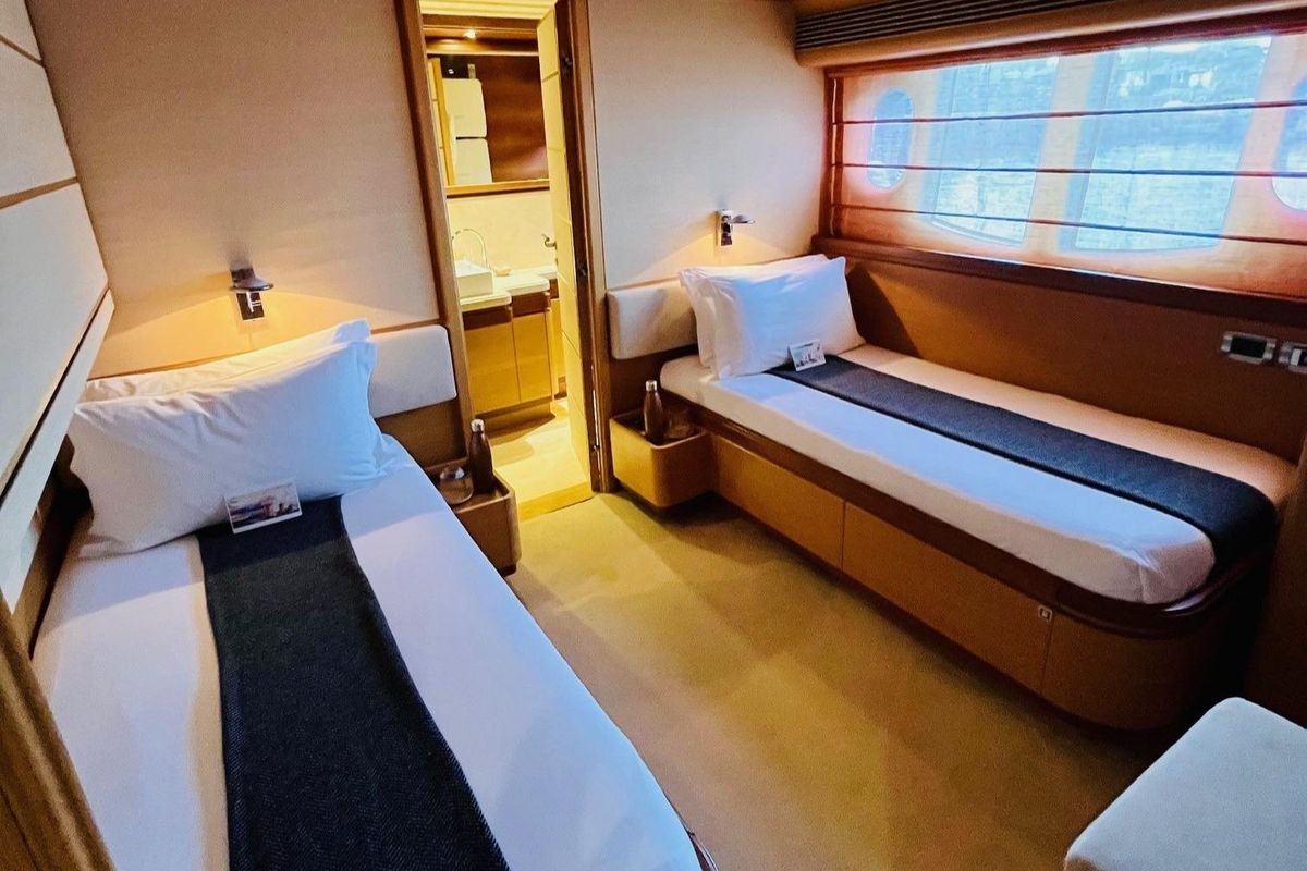 2006 Ferretti Yachts 97 