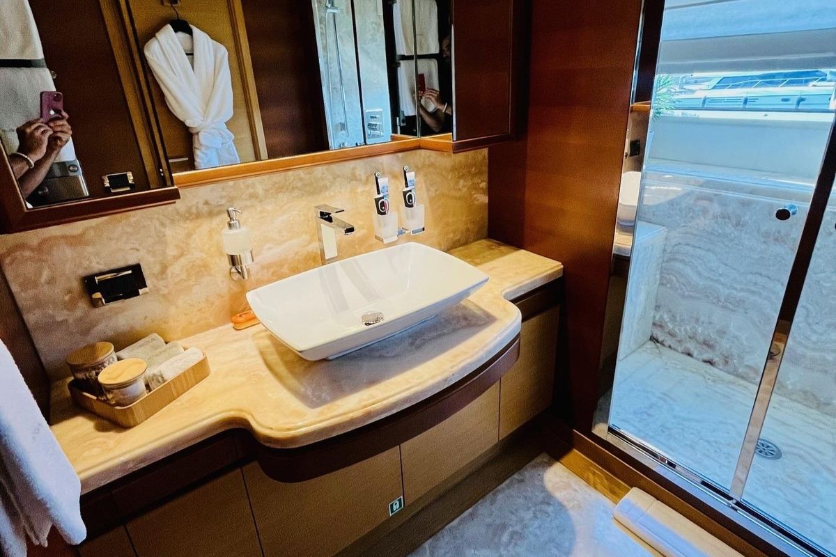 2006 Ferretti Yachts 97 