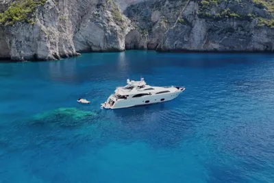 2006 Ferretti Yachts Custom Line 97