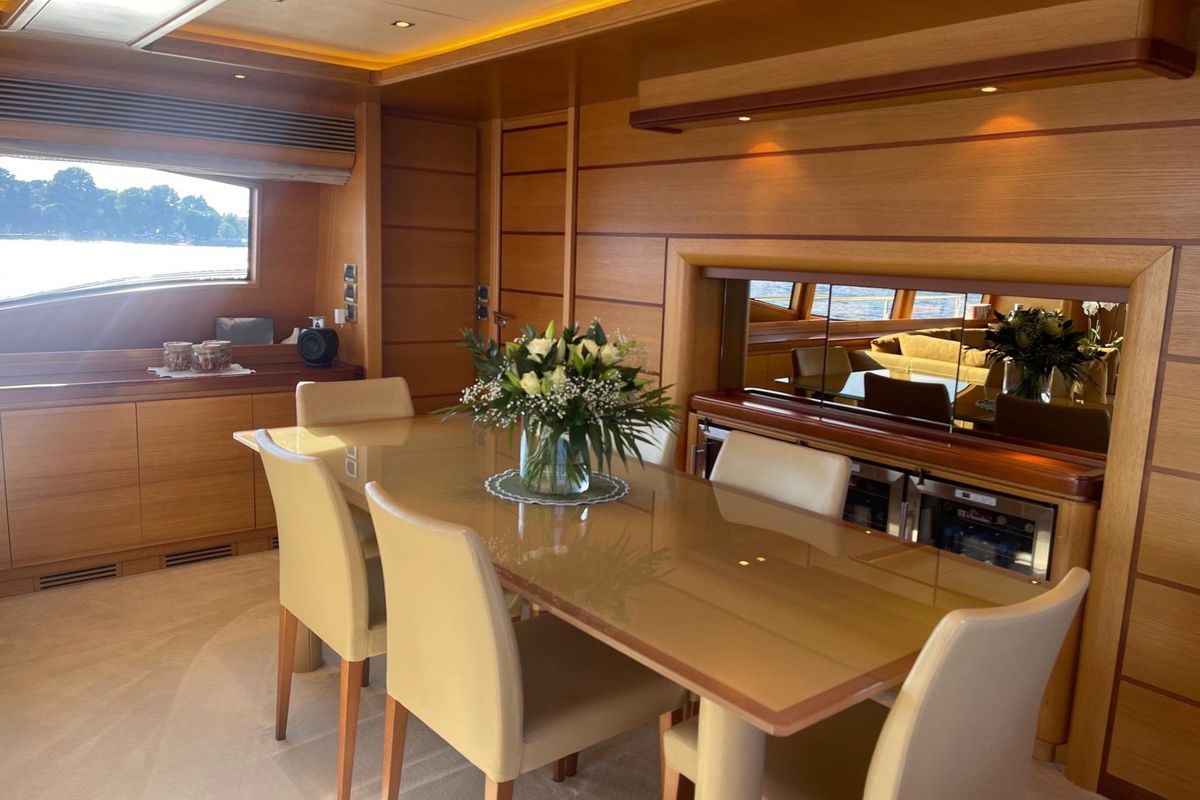 2006 Ferretti Yachts 97 