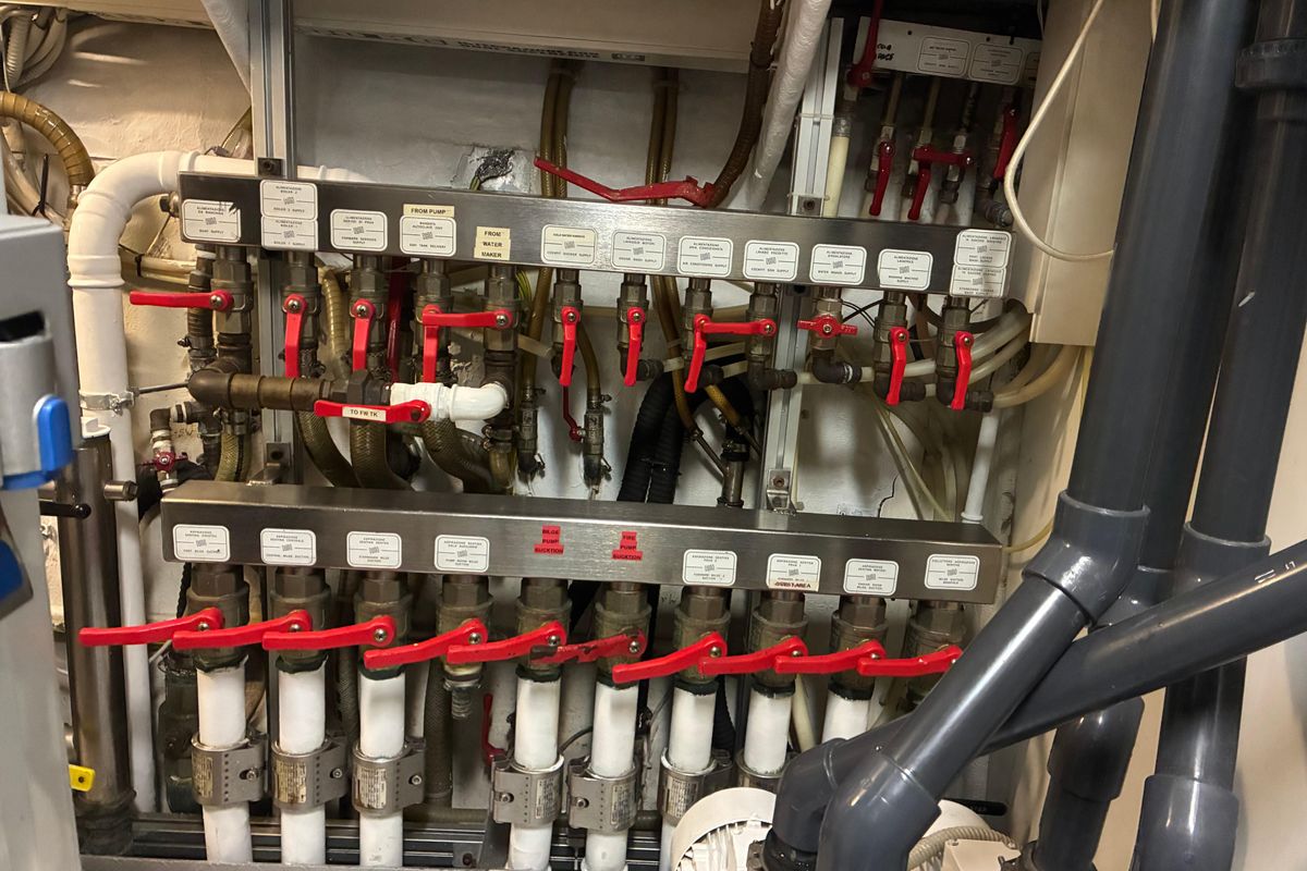 2006 Ferretti Yachts 97 