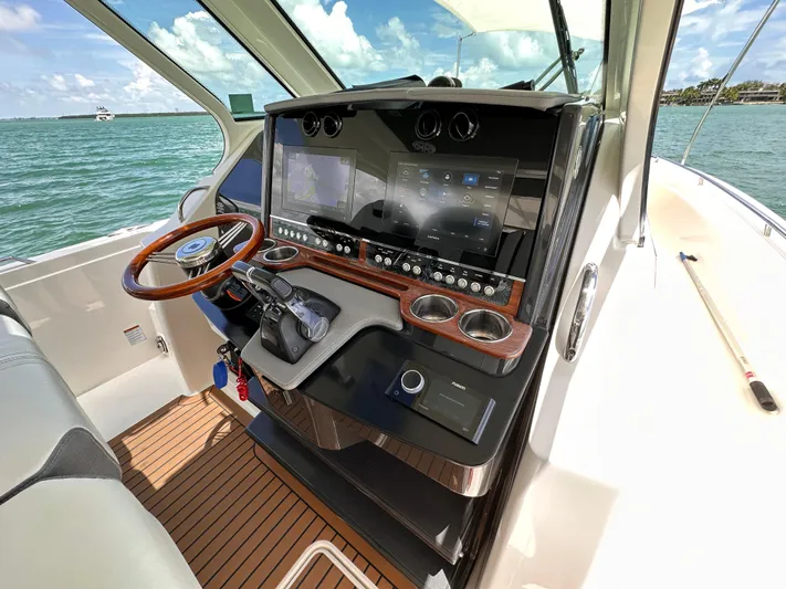  Yacht Photos Pics 2021 Tiara Sport 34 LS helm with modern controls and ocean view.