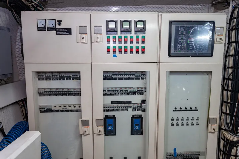 Sunrise Yacht Photos Pics 