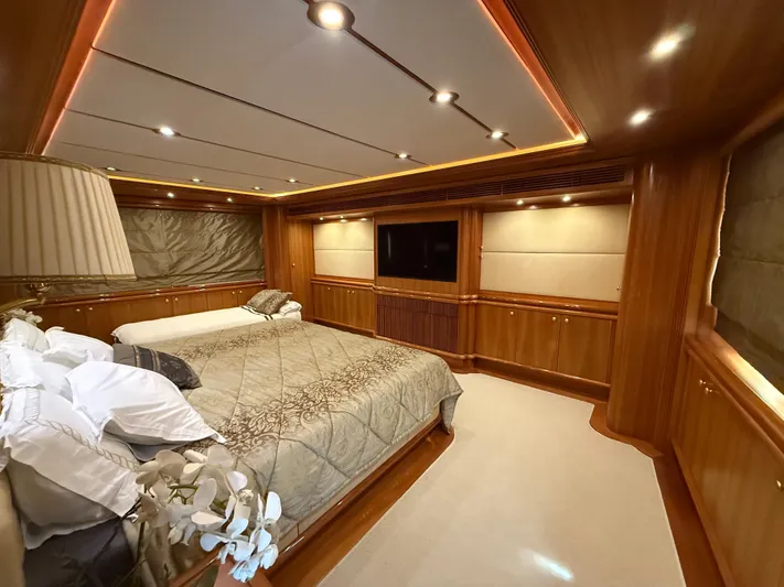 Sunrise Yacht Photos Pics Luxurious 2007 Ses Yachts SES 34 bedroom with elegant wood paneling and ambient lighting.