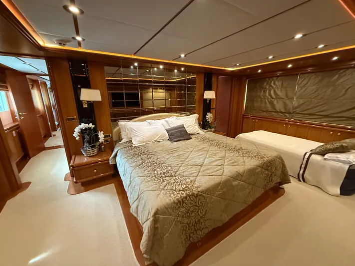 Sunrise Yacht Photos Pics Luxurious bedroom interior of 2007 Ses Yachts SES 34, featuring elegant decor and ambient lighting.