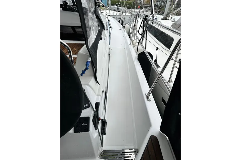 Lost Traveler Yacht Photos Pics 2020 Jeanneau Sun Odyssey 440 yacht deck with sleek design and modern fittings.