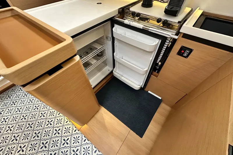 Lost Traveler Yacht Photos Pics Kitchen area of Jeanneau Sun Odyssey 440 yacht, year 2020.