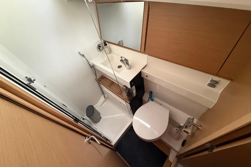 Lost Traveler Yacht Photos Pics Modern bathroom in 2020 Jeanneau Sun Odyssey 440 yacht, featuring shower and toilet.