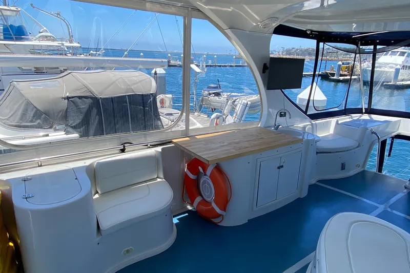 Dianne Yacht Photos Pics Luxurious 2003 Bluewater Yachts 6000 custom series interior with ocean view and modern amenities.