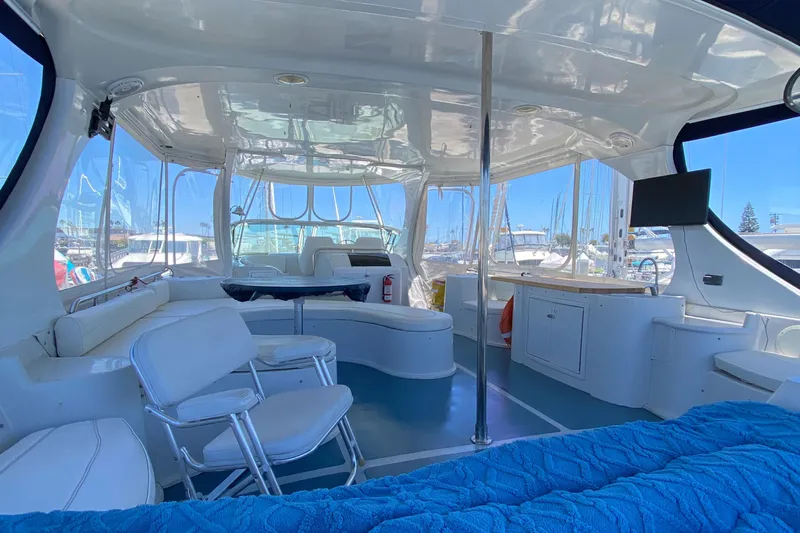 Dianne Yacht Photos Pics Interior of 2003 Bluewater Yachts 6000, featuring spacious seating and modern amenities.