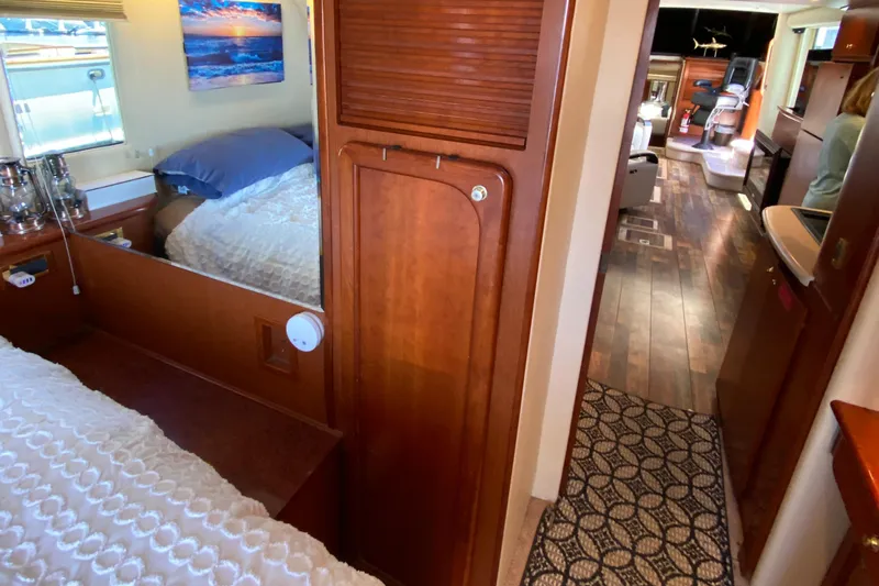 Dianne Yacht Photos Pics Interior of 2003 Bluewater Yachts 6000, featuring cozy bedroom and elegant wooden finishes.