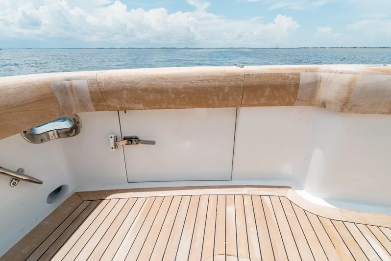 Reel Tycoon Yacht Photos Pics 2004 Donzi R-58 Express yacht deck with ocean view and wooden flooring.