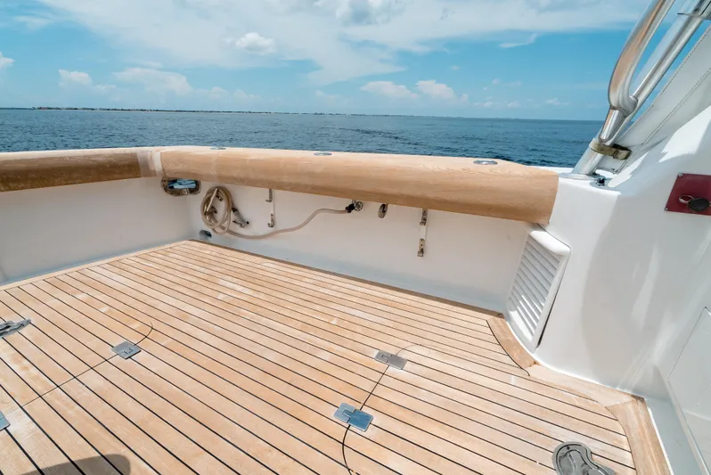 Reel Tycoon Yacht Photos Pics 2004 Donzi R-58 Express boat deck with ocean view and clear sky.