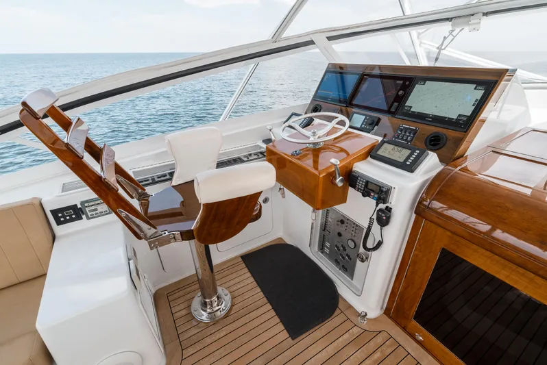 Reel Tycoon Yacht Photos Pics 2004 Donzi R-58 Express yacht helm with wooden accents and modern navigation equipment.