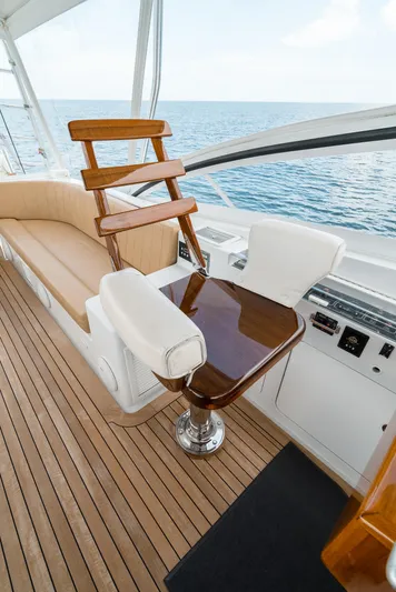 Reel Tycoon Yacht Photos Pics Luxurious 2004 Donzi R-58 Express yacht interior with elegant seating and ocean view.