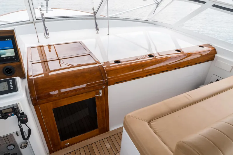 Reel Tycoon Yacht Photos Pics 2004 Donzi R-58 Express yacht interior with wood finish and beige seating.