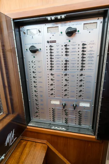 Reel Tycoon Yacht Photos Pics Electrical control panel on 2004 Donzi R-58 Express yacht.