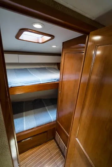 Reel Tycoon Yacht Photos Pics Interior of 2004 Donzi R-58 Express yacht with wooden bunk beds and ceiling light.
