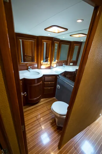 Reel Tycoon Yacht Photos Pics Luxurious bathroom in 2004 Donzi R-58 Express yacht with wood accents and modern fixtures.