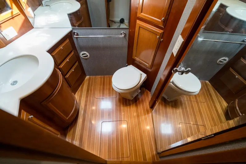 Reel Tycoon Yacht Photos Pics Luxurious 2004 Donzi R-58 Express yacht bathroom with wood flooring and modern fixtures.
