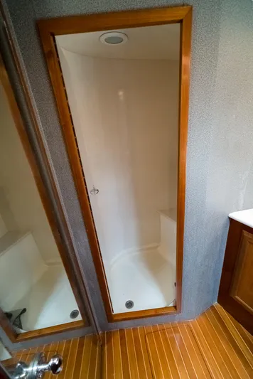 Reel Tycoon Yacht Photos Pics Shower cabin in 2004 Donzi R-58 Express yacht with wooden flooring.