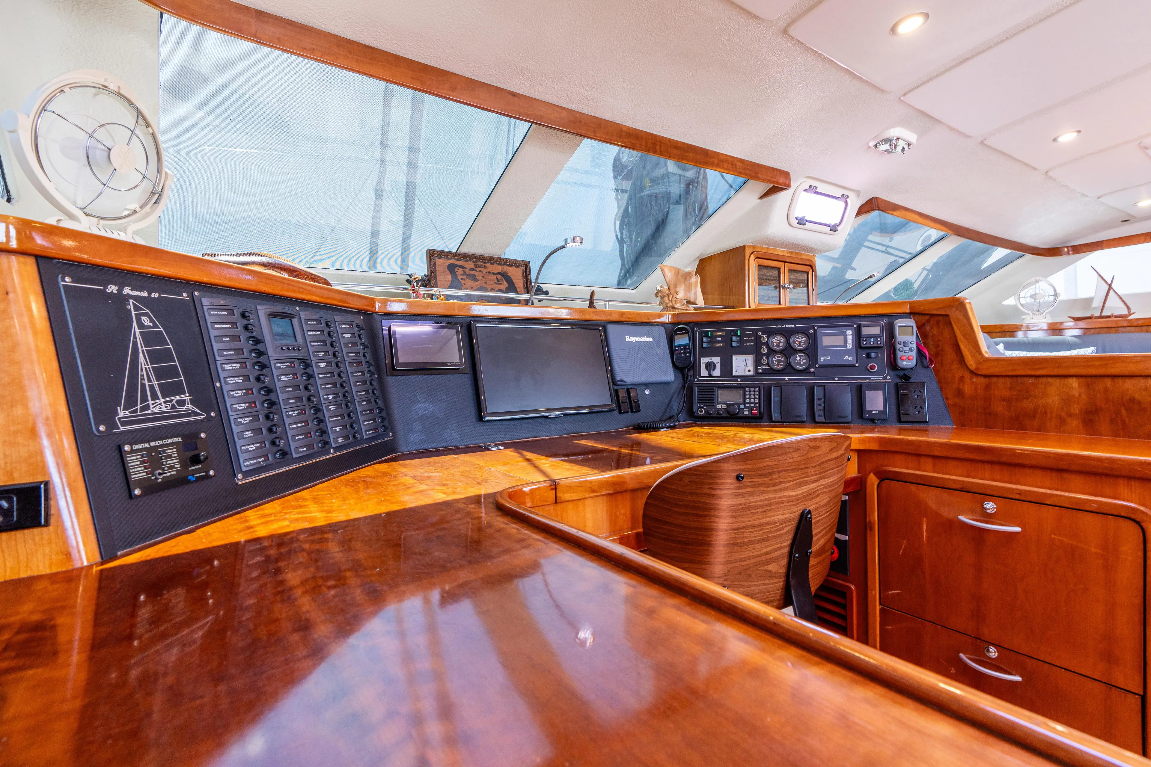 Atlas Yacht Photos Pics Navigation Station