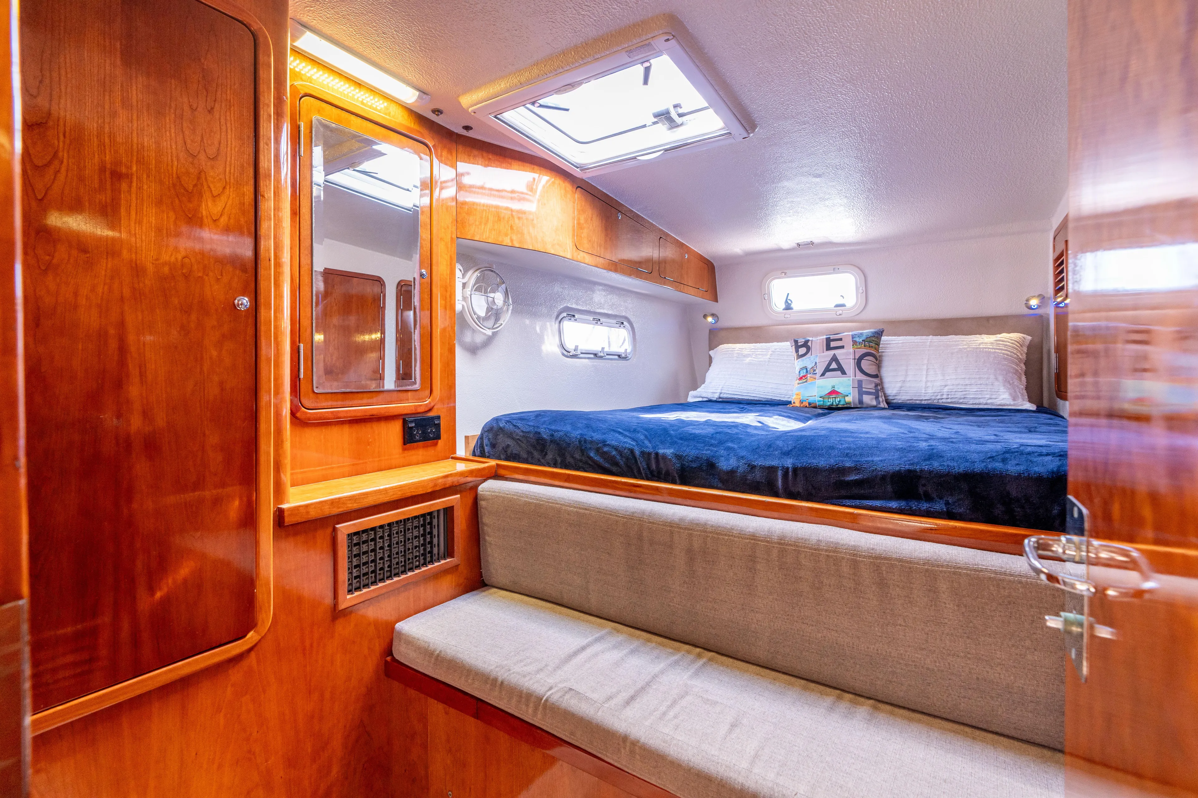 Atlas Yacht Photos Pics Starboard Aft Cabin