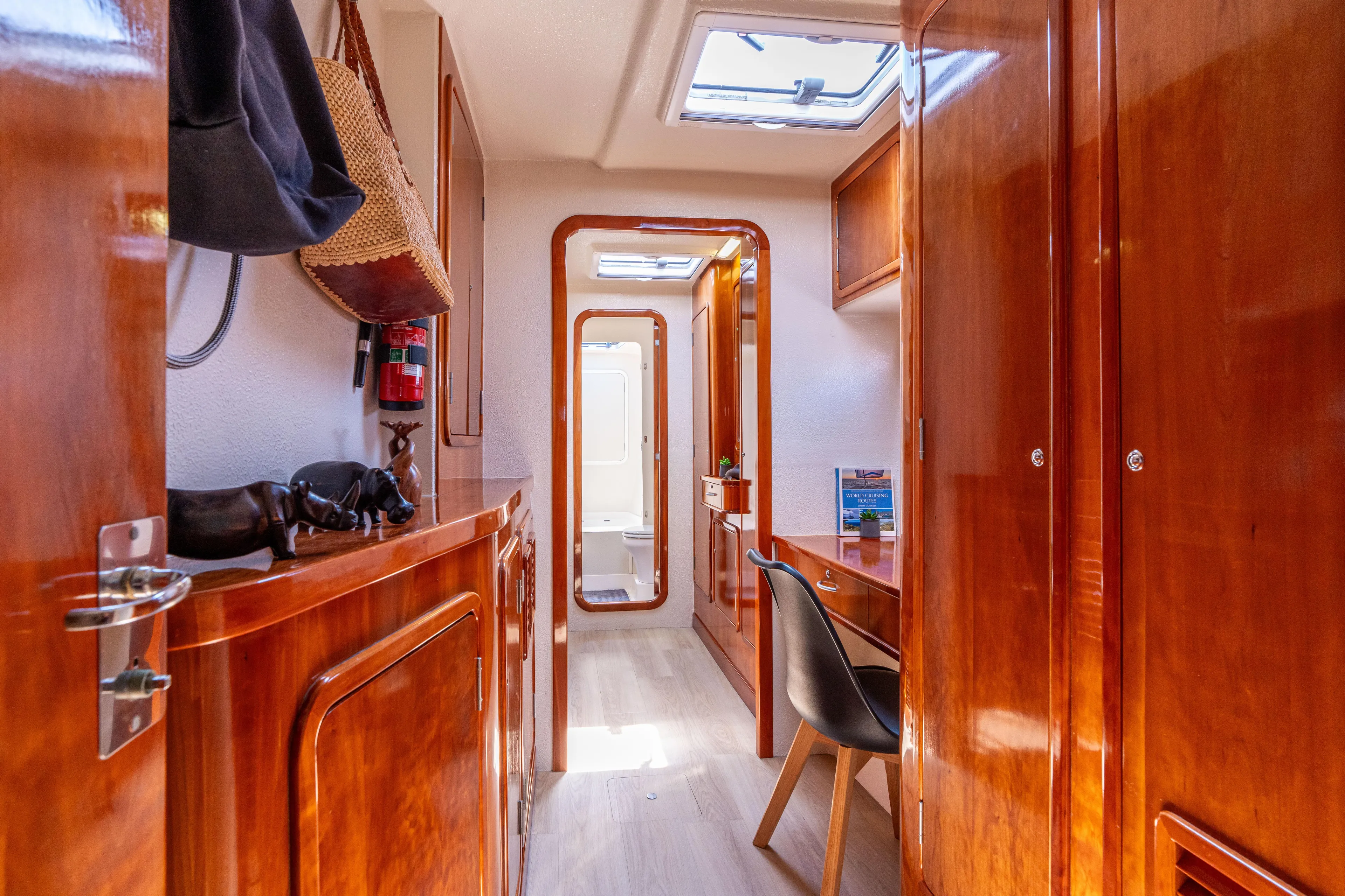 Atlas Yacht Photos Pics Starboard Owners Cabin