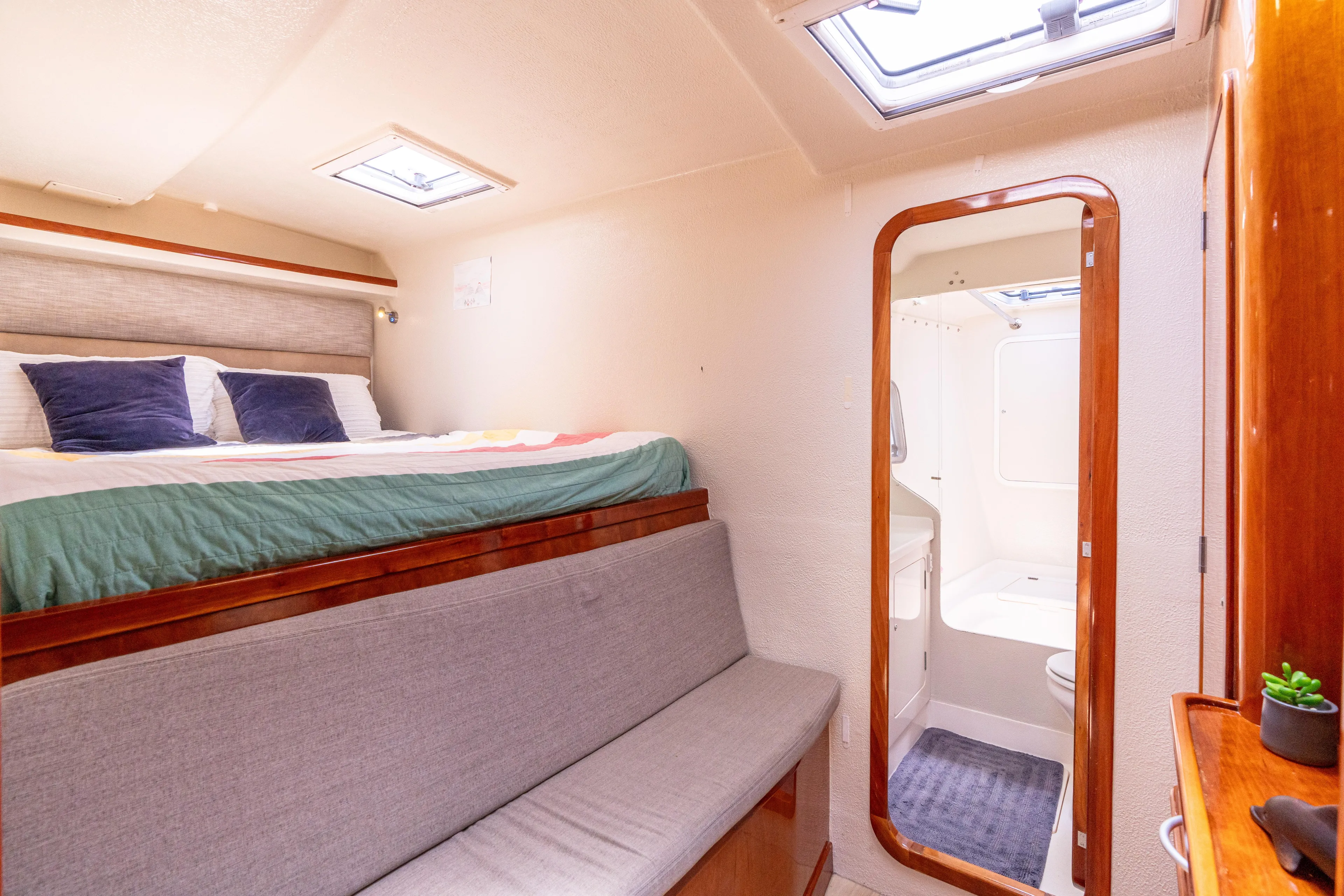 Atlas Yacht Photos Pics Starboard Owners Cabin