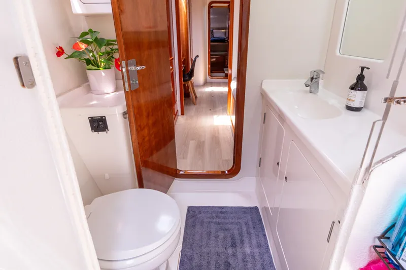 Atlas Yacht Photos Pics Starboard Owners Head