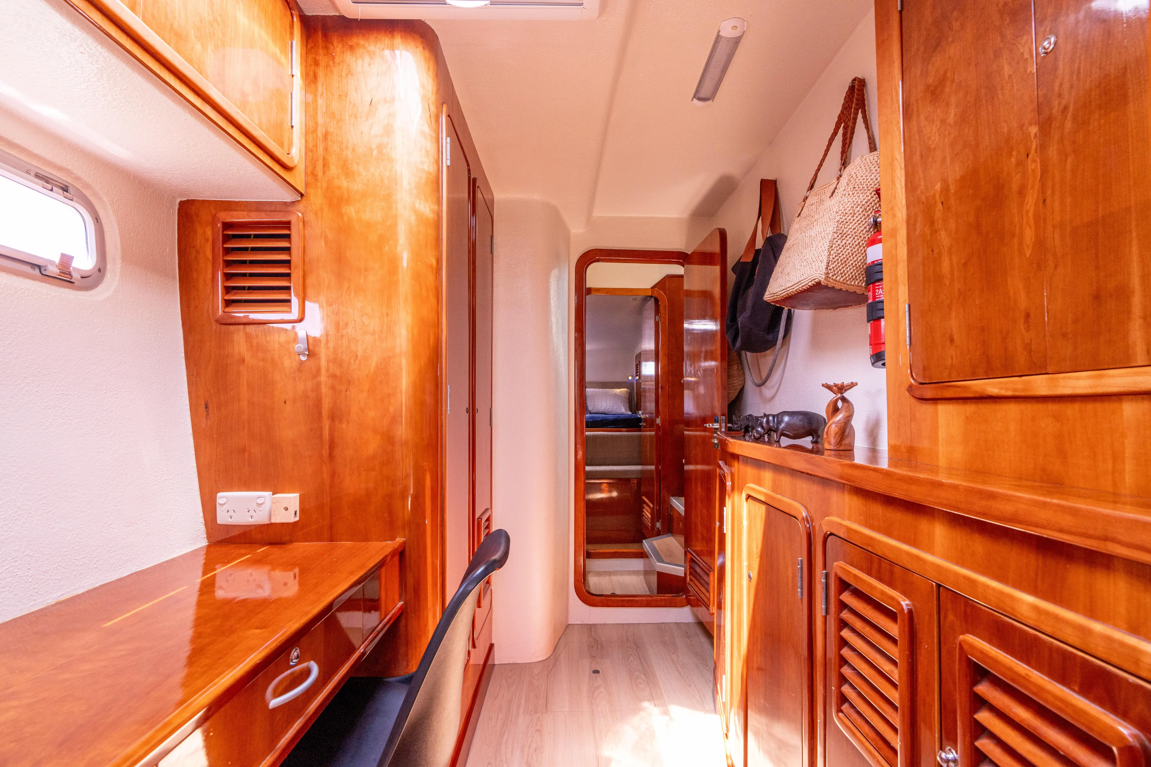 Atlas Yacht Photos Pics Starboard Owners Cabin