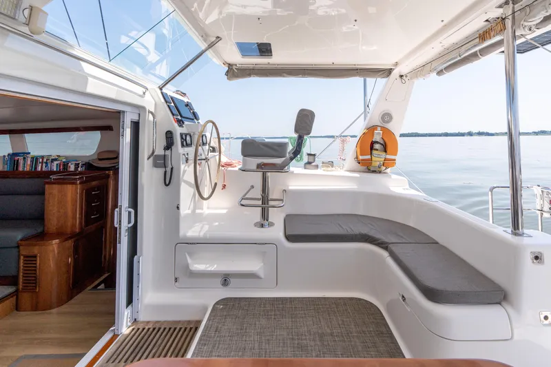 Atlas Yacht Photos Pics Cockpit