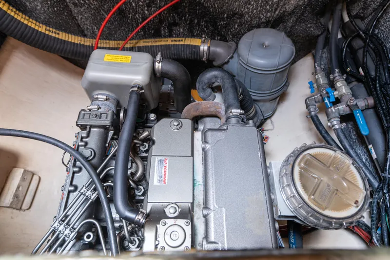 Atlas Yacht Photos Pics STBD Engine Room