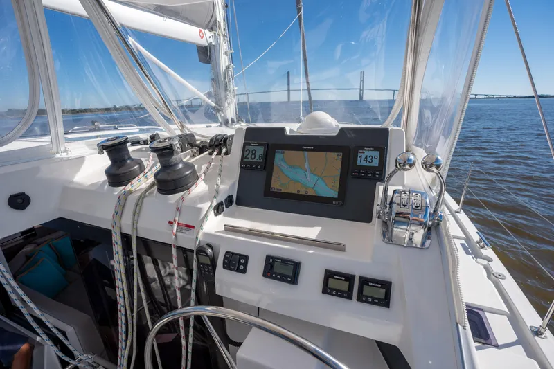 Grey Ghost Yacht Photos Pics Leopard 42 Helm Station