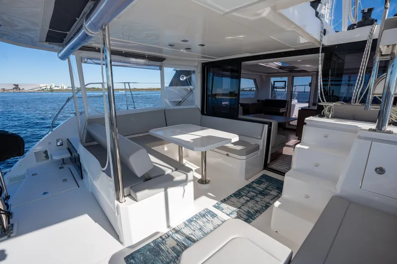 Grey Ghost Yacht Photos Pics Leopard 42 Cockpit