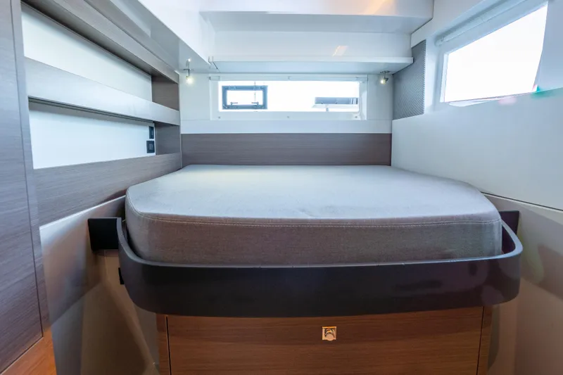 Grey Ghost Yacht Photos Pics Port Aft Bunk