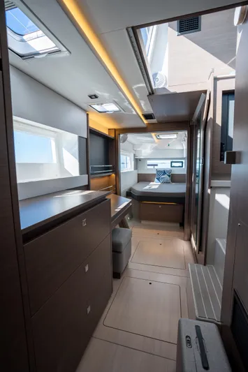 Grey Ghost Yacht Photos Pics Leopard 42 Owner Suite