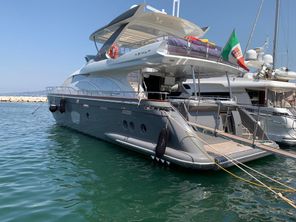 2005 Azimut 75