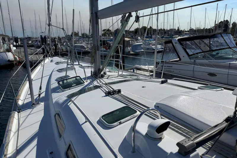 Bellabeaupied Yacht Photos Pics 2004 Beneteau 473 sailboat deck view in marina, surrounded by other boats.