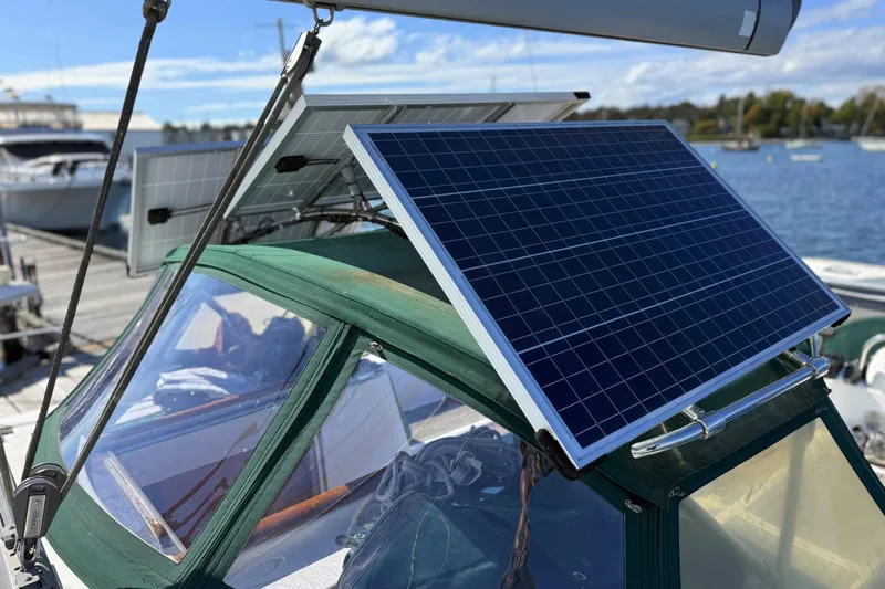 Bellabeaupied Yacht Photos Pics 2004 Beneteau 473 sailboat with solar panels installed, docked at a marina.