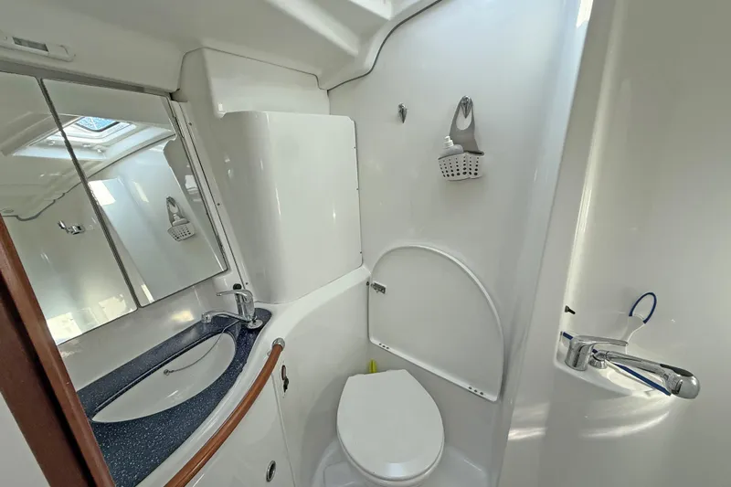 Bellabeaupied Yacht Photos Pics 2004 Beneteau 473 yacht bathroom with sink, toilet, and mirror.
