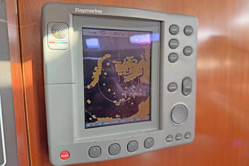 Bellabeaupied Yacht Photos Pics Raymarine Pathfinder radar display on 2004 Beneteau 473 yacht.