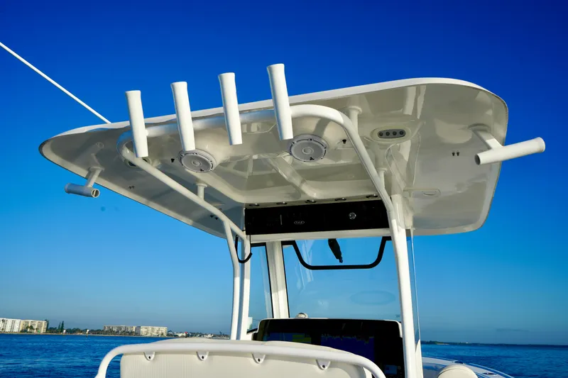 No Name 2024 30 Sea Hunt Yacht Photos Pics 2024 Sea Hunt 305 Ultra boat with rod holders and speakers against a clear blue sky.