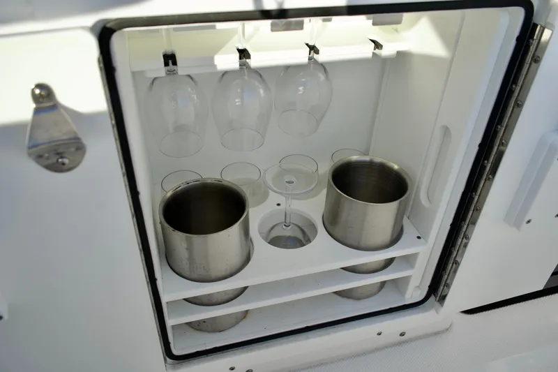 No Name 2024 30 Sea Hunt Yacht Photos Pics 2024 Sea Hunt 305 Ultra boat bar setup with glass holders and stainless steel containers.