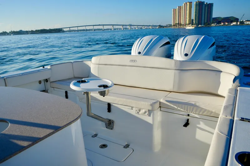 No Name 2024 30 Sea Hunt Yacht Photos Pics 2024 Sea Hunt 305 Ultra boat interior with seating and ocean view.