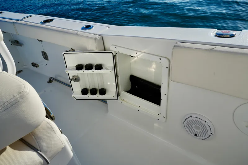 No Name 2024 30 Sea Hunt Yacht Photos Pics 2024 Sea Hunt 305 Ultra boat interior with storage compartments and cup holders.